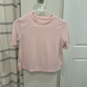 Lululemon ultralight waist length short sleeve strawberry milkshake size 4